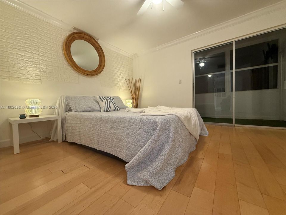 合同活跃: $89,999 (1 贝兹, 1 浴室, 590 平方英尺)