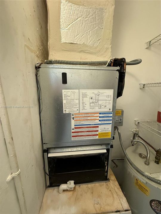 合同活跃: $89,999 (1 贝兹, 1 浴室, 590 平方英尺)