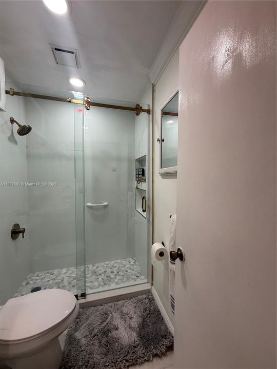 合同活跃: $89,999 (1 贝兹, 1 浴室, 590 平方英尺)