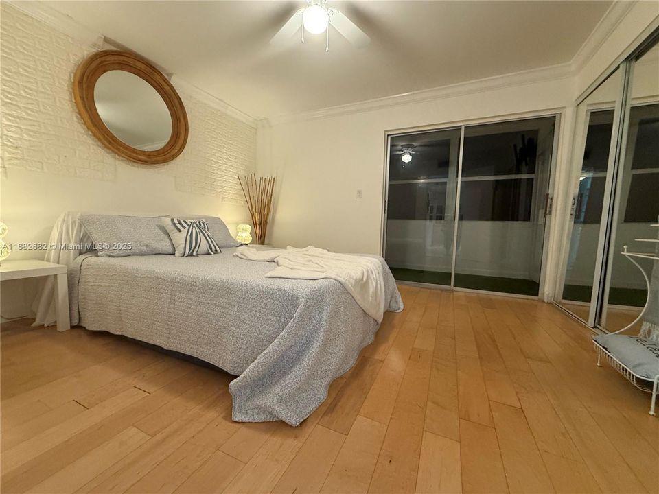 合同活跃: $89,999 (1 贝兹, 1 浴室, 590 平方英尺)