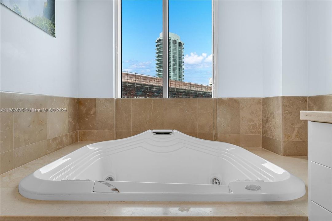 For Sale: $2,000,000 (2 beds, 3 baths, 2059 Square Feet)