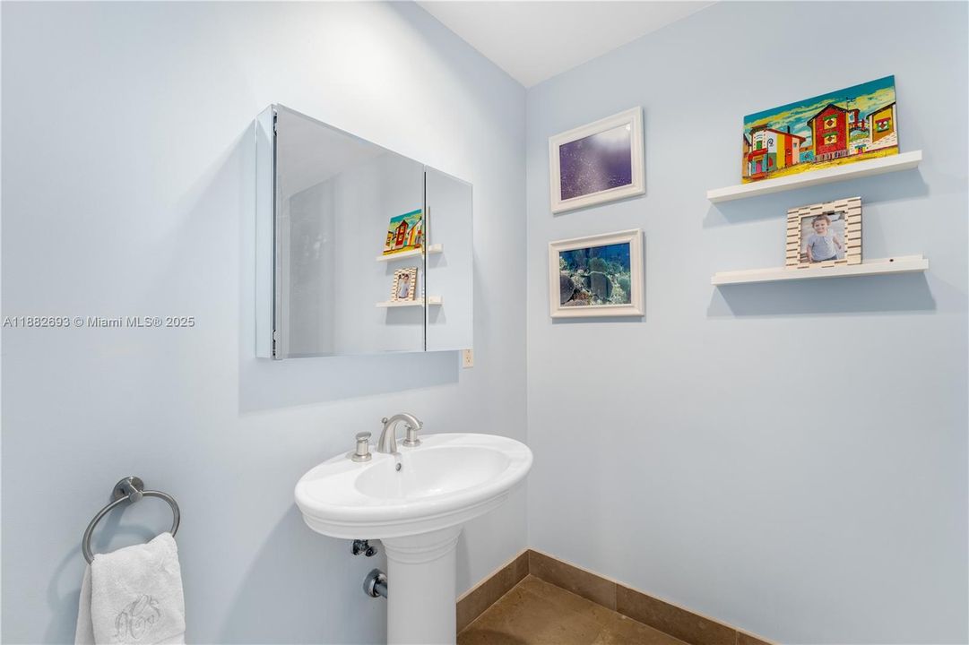 For Sale: $2,000,000 (2 beds, 3 baths, 2059 Square Feet)