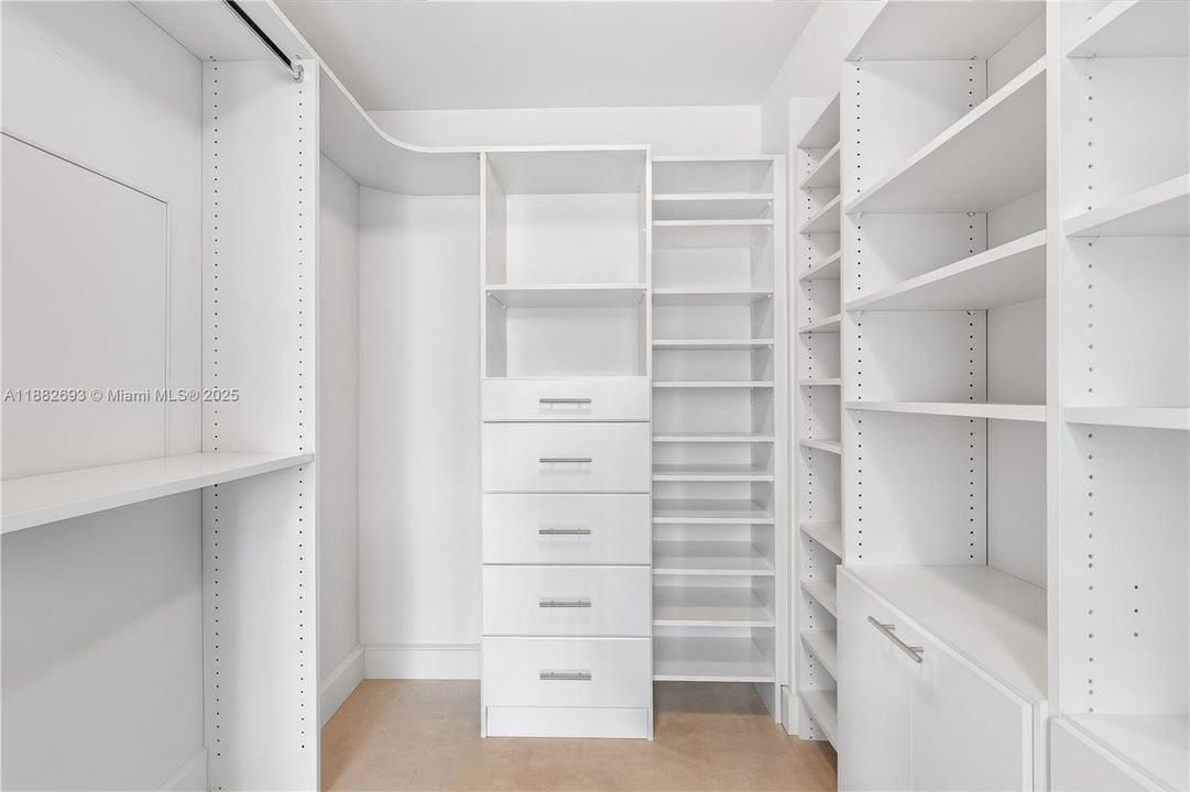 For Sale: $2,000,000 (2 beds, 3 baths, 2059 Square Feet)