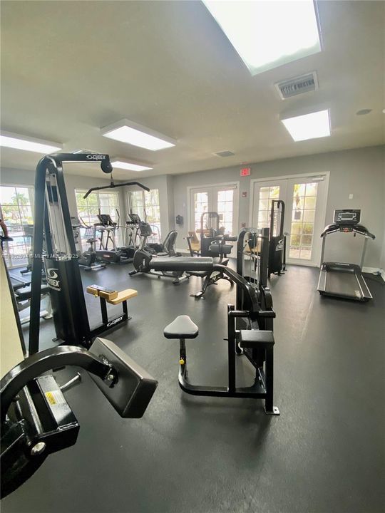 最近售出: $264,000 (1 贝兹, 1 浴室, 846 平方英尺)