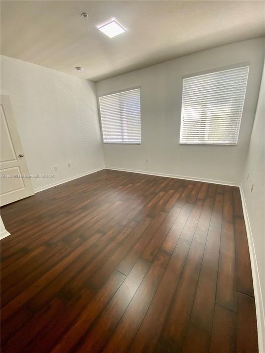 最近售出: $264,000 (1 贝兹, 1 浴室, 846 平方英尺)