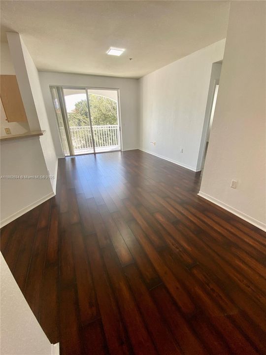 最近售出: $264,000 (1 贝兹, 1 浴室, 846 平方英尺)