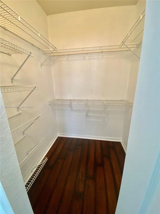 最近售出: $264,000 (1 贝兹, 1 浴室, 846 平方英尺)