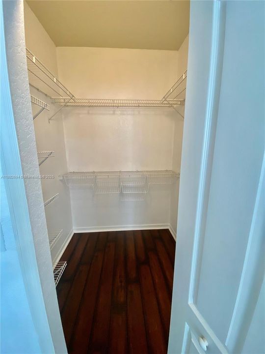 最近售出: $264,000 (1 贝兹, 1 浴室, 846 平方英尺)