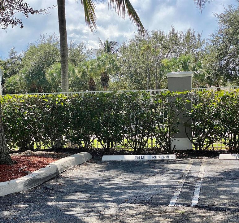 最近售出: $264,000 (1 贝兹, 1 浴室, 846 平方英尺)