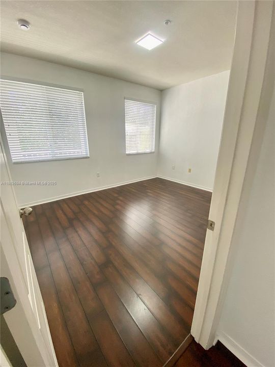 最近售出: $264,000 (1 贝兹, 1 浴室, 846 平方英尺)