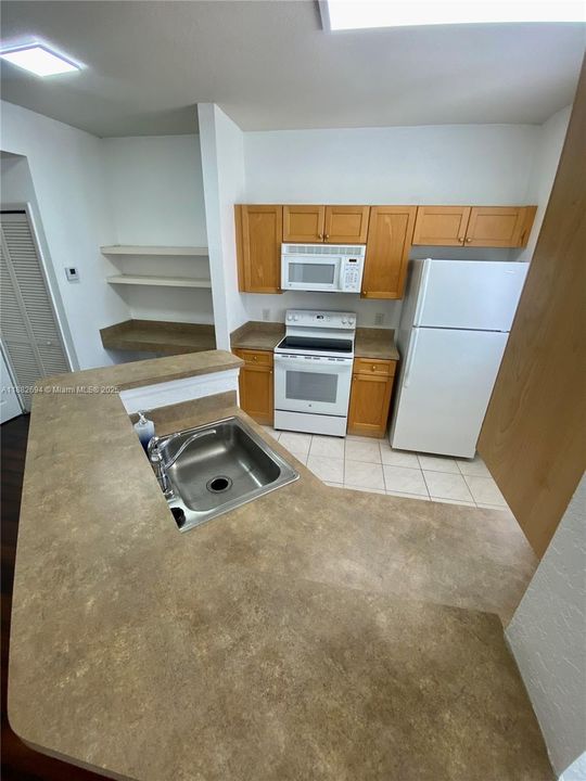 最近售出: $264,000 (1 贝兹, 1 浴室, 846 平方英尺)