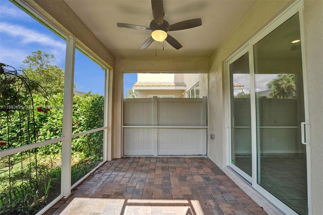 合同活跃: $3,990 (3 贝兹, 2 浴室, 1780 平方英尺)