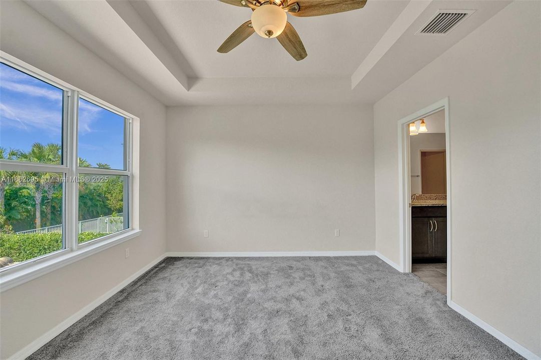 合同活跃: $3,990 (3 贝兹, 2 浴室, 1780 平方英尺)