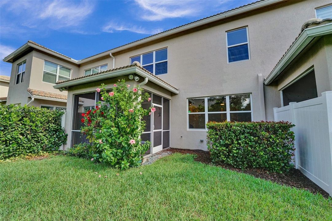 合同活跃: $3,990 (3 贝兹, 2 浴室, 1780 平方英尺)