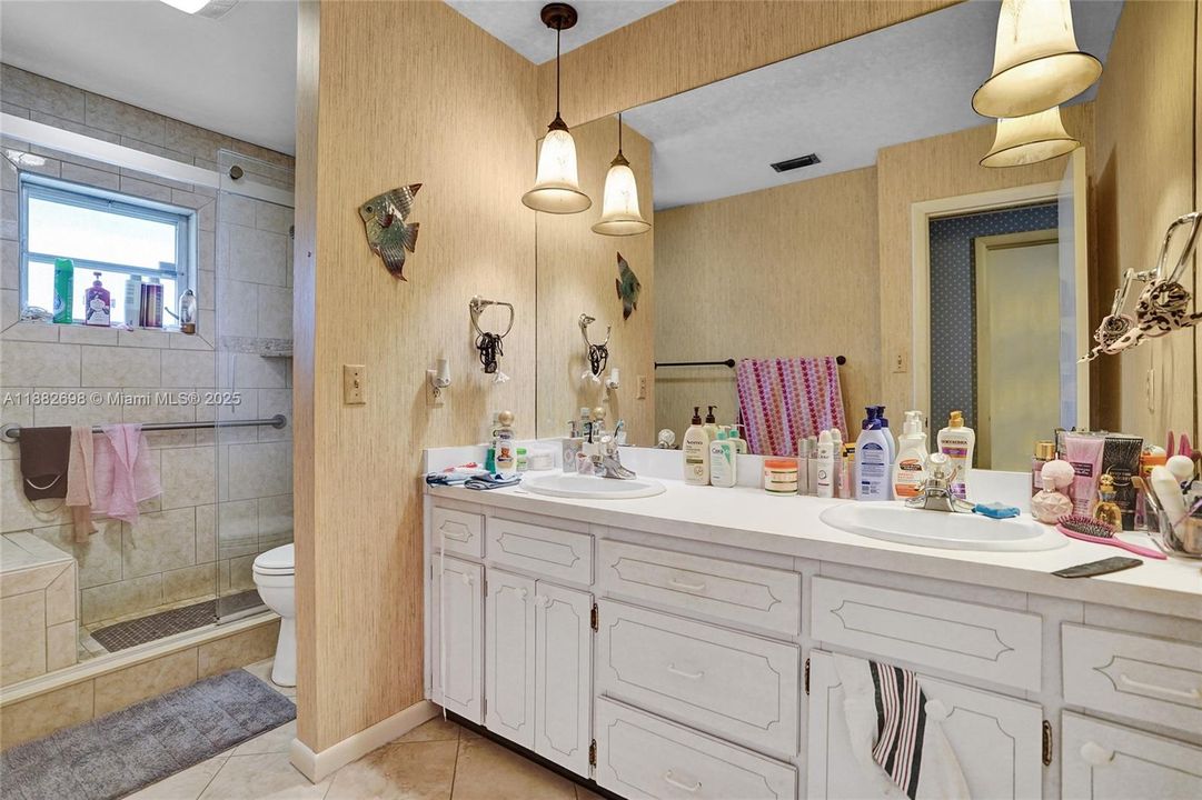 For Sale: $685,000 (4 beds, 3 baths, 3347 Square Feet)