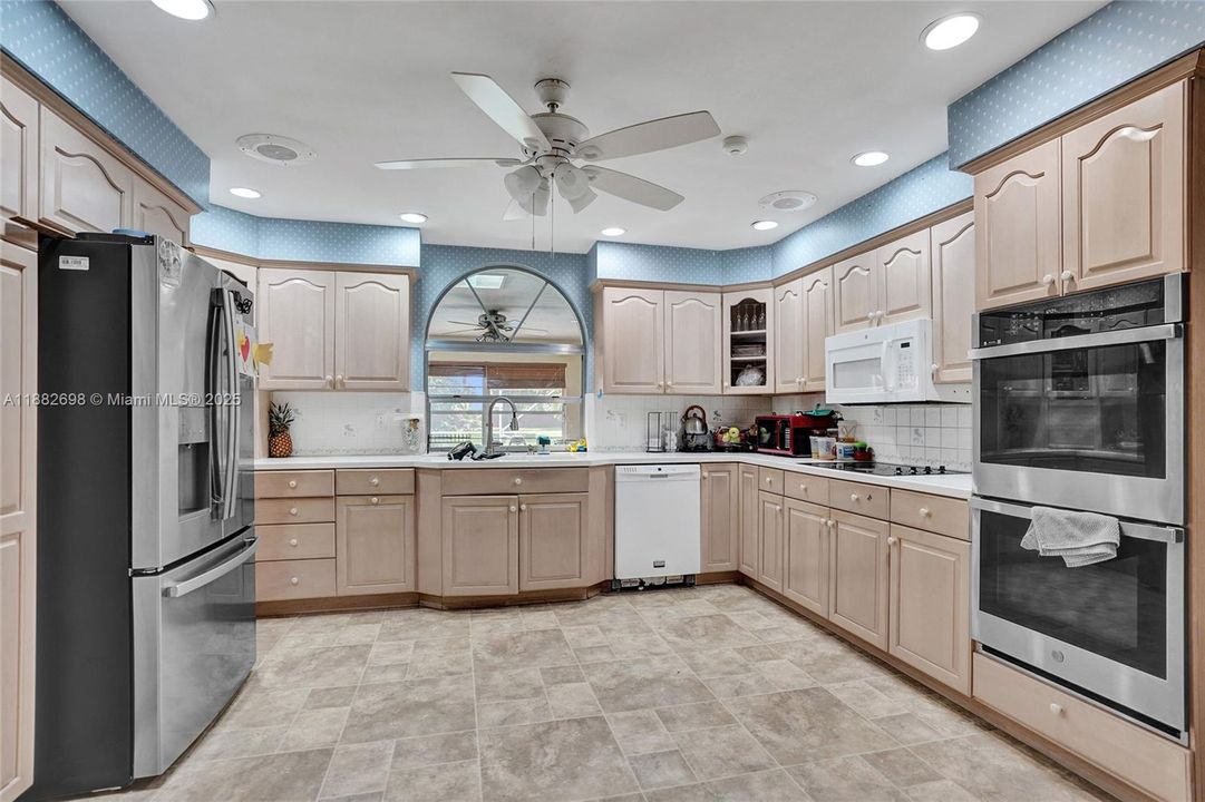 For Sale: $685,000 (4 beds, 3 baths, 3347 Square Feet)