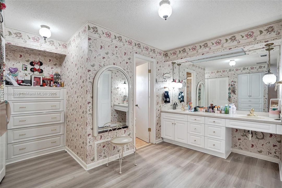 For Sale: $685,000 (4 beds, 3 baths, 3347 Square Feet)