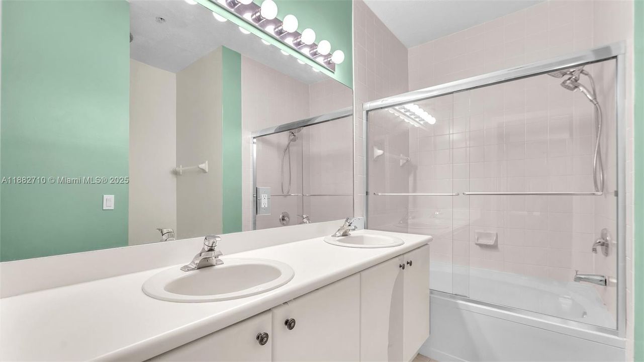 Recently Rented: $2,500 (3 beds, 2 baths, 1340 Square Feet)