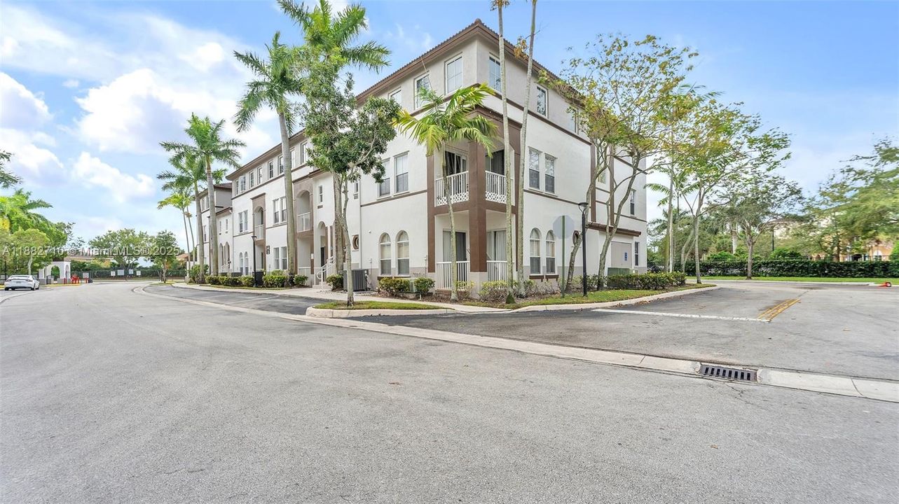 Recently Rented: $2,500 (3 beds, 2 baths, 1340 Square Feet)