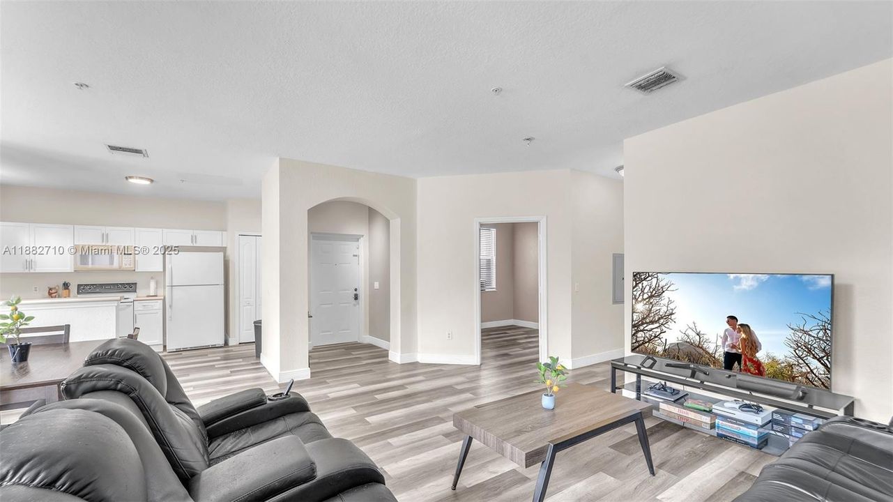 Recently Rented: $2,500 (3 beds, 2 baths, 1340 Square Feet)