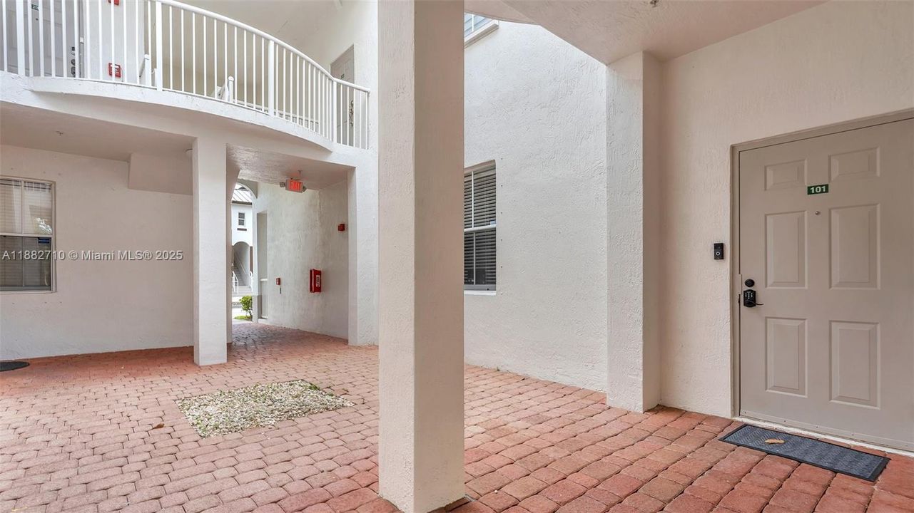 Recently Rented: $2,500 (3 beds, 2 baths, 1340 Square Feet)