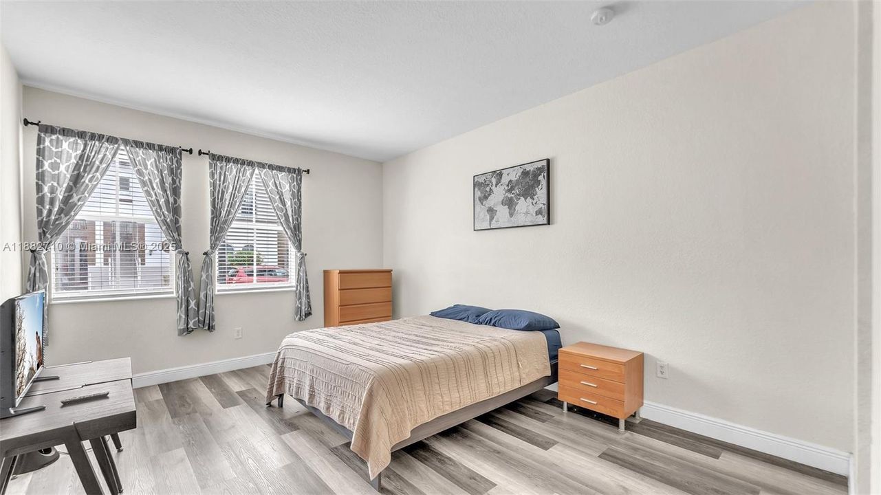 Recently Rented: $2,500 (3 beds, 2 baths, 1340 Square Feet)