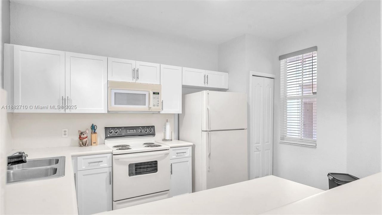 Recently Rented: $2,500 (3 beds, 2 baths, 1340 Square Feet)