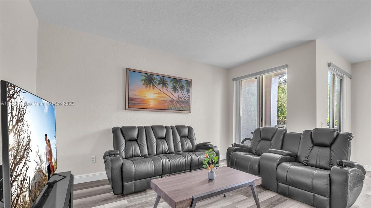 Recently Rented: $2,500 (3 beds, 2 baths, 1340 Square Feet)