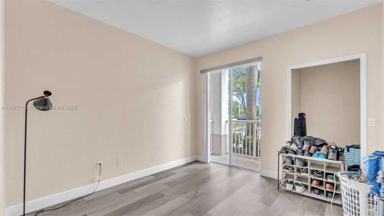 Recently Rented: $2,500 (3 beds, 2 baths, 1340 Square Feet)