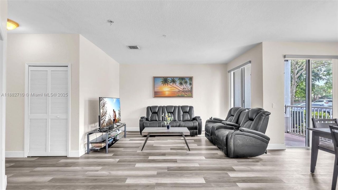 Recently Rented: $2,500 (3 beds, 2 baths, 1340 Square Feet)