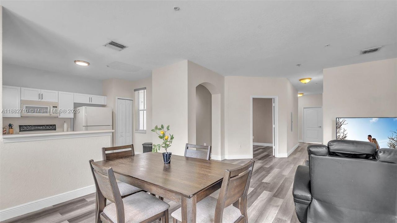 Recently Rented: $2,500 (3 beds, 2 baths, 1340 Square Feet)