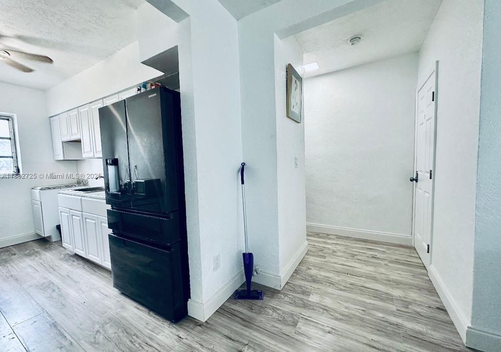 For Sale: $350,000 (2 beds, 2 baths, 1021 Square Feet)