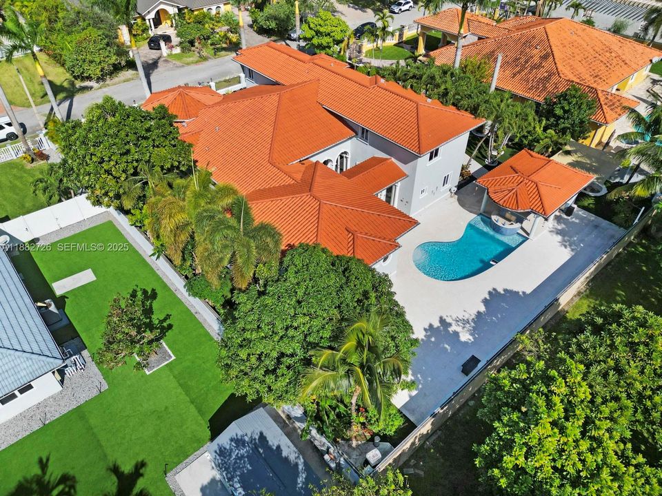 En Venta: $1,700,000 (5 camas, 4 baños, 4933 Pies cuadrados)