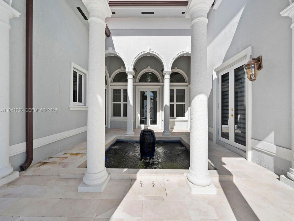 En Venta: $1,700,000 (5 camas, 4 baños, 4933 Pies cuadrados)