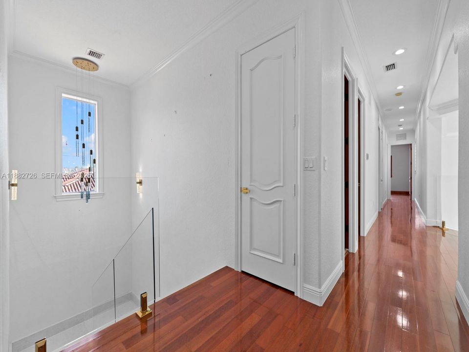 En Venta: $1,700,000 (5 camas, 4 baños, 4933 Pies cuadrados)