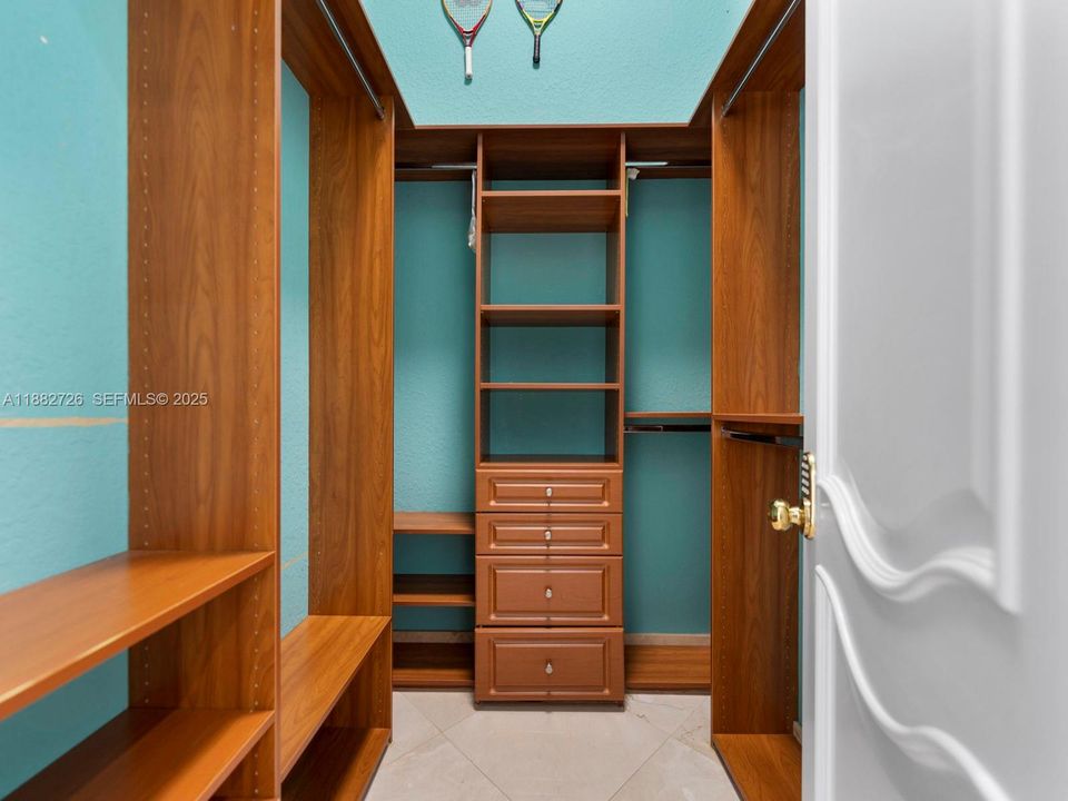 En Venta: $1,700,000 (5 camas, 4 baños, 4933 Pies cuadrados)