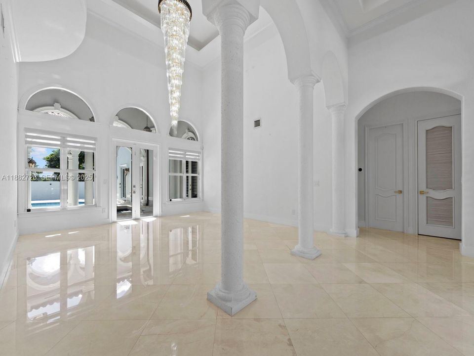 En Venta: $1,700,000 (5 camas, 4 baños, 4933 Pies cuadrados)