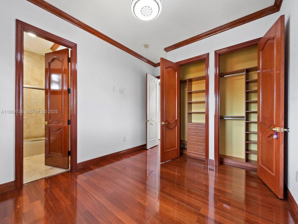 En Venta: $1,700,000 (5 camas, 4 baños, 4933 Pies cuadrados)