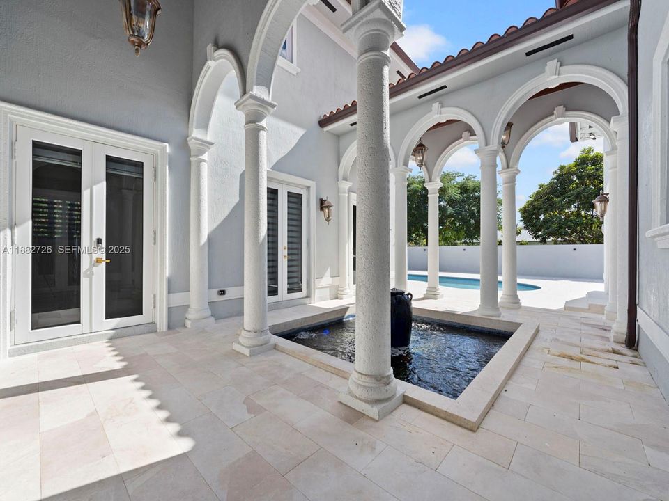 En Venta: $1,700,000 (5 camas, 4 baños, 4933 Pies cuadrados)