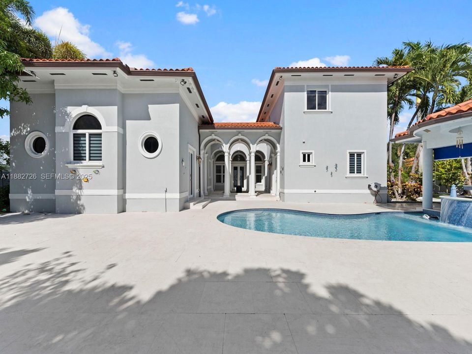 En Venta: $1,700,000 (5 camas, 4 baños, 4933 Pies cuadrados)