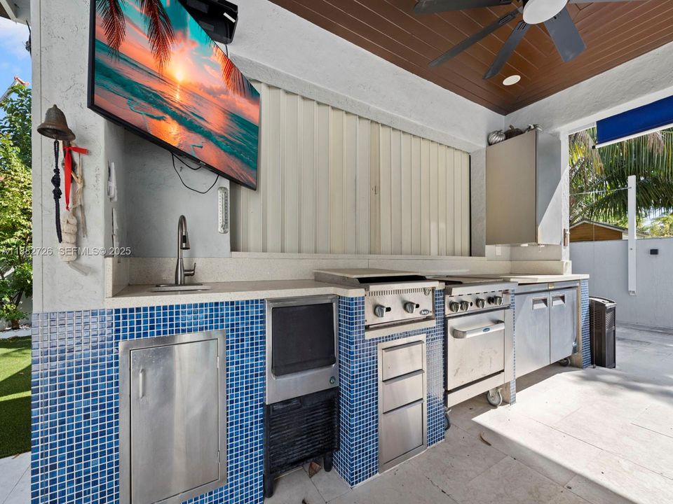 En Venta: $1,700,000 (5 camas, 4 baños, 4933 Pies cuadrados)