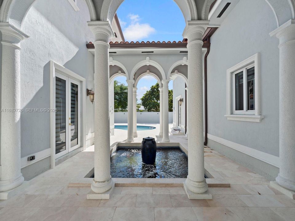 En Venta: $1,700,000 (5 camas, 4 baños, 4933 Pies cuadrados)