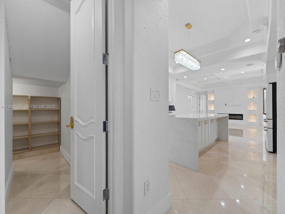 En Venta: $1,700,000 (5 camas, 4 baños, 4933 Pies cuadrados)