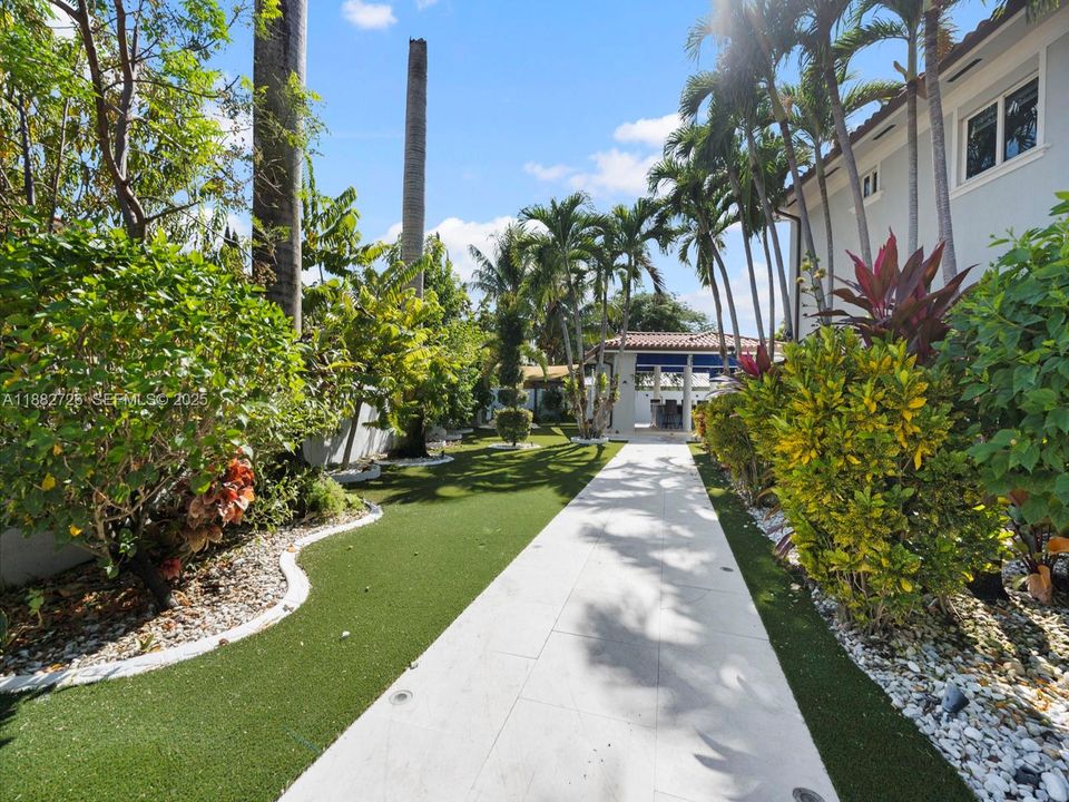 En Venta: $1,700,000 (5 camas, 4 baños, 4933 Pies cuadrados)