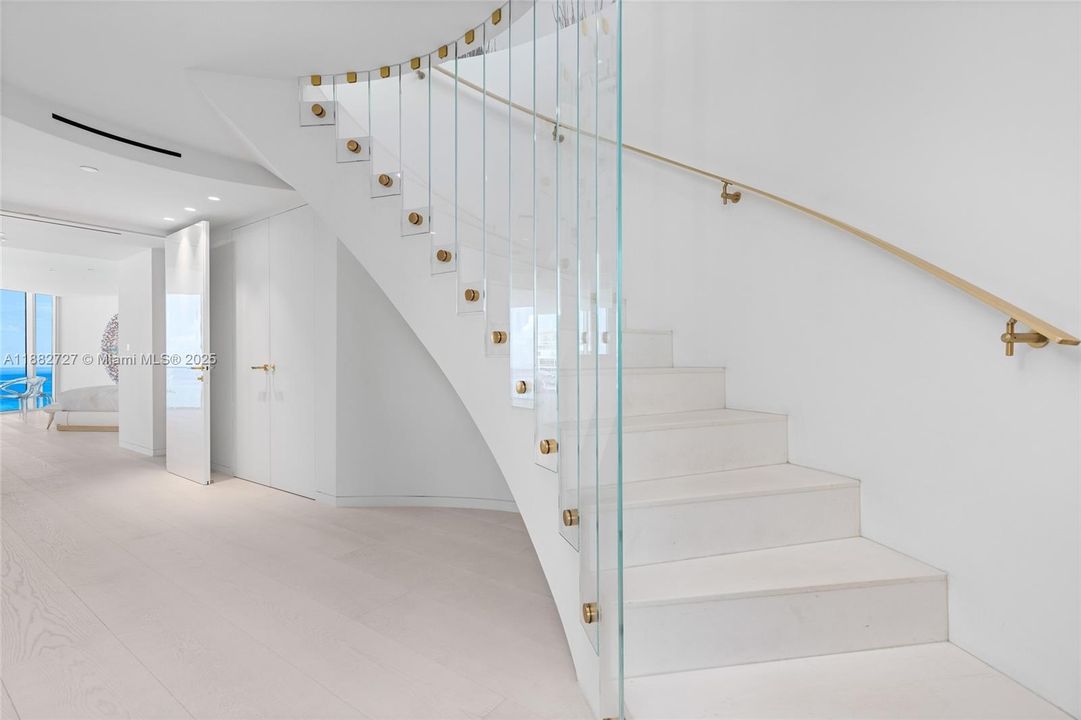 En Venta: $27,500,000 (4 camas, 6 baños, 5680 Pies cuadrados)