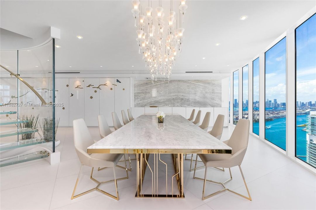 En Venta: $27,500,000 (4 camas, 6 baños, 5680 Pies cuadrados)