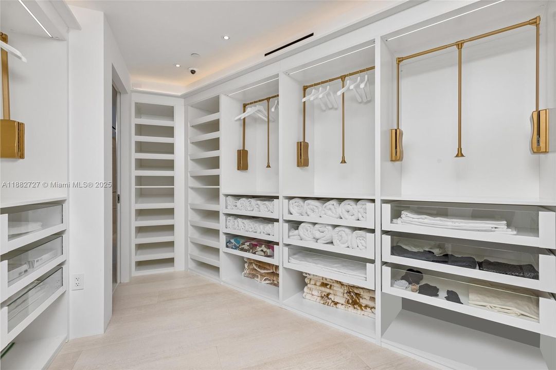 En Venta: $27,500,000 (4 camas, 6 baños, 5680 Pies cuadrados)