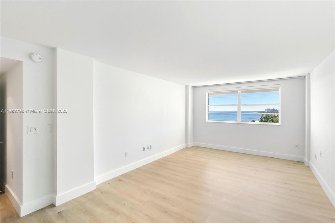 Под контрактом: $12,000 (3 спален, 2 ванн, 1930 Квадратных фут)