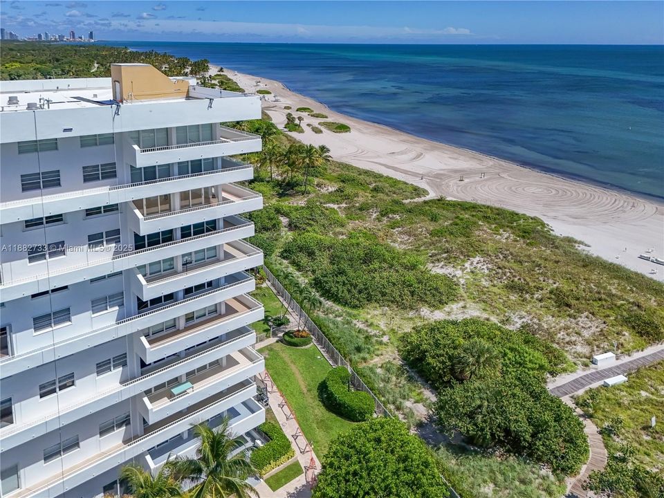 Под контрактом: $12,000 (3 спален, 2 ванн, 1930 Квадратных фут)