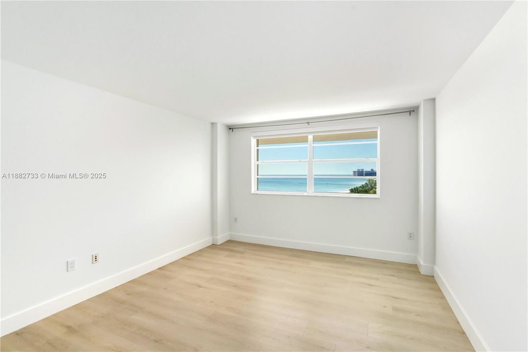 Под контрактом: $12,000 (3 спален, 2 ванн, 1930 Квадратных фут)